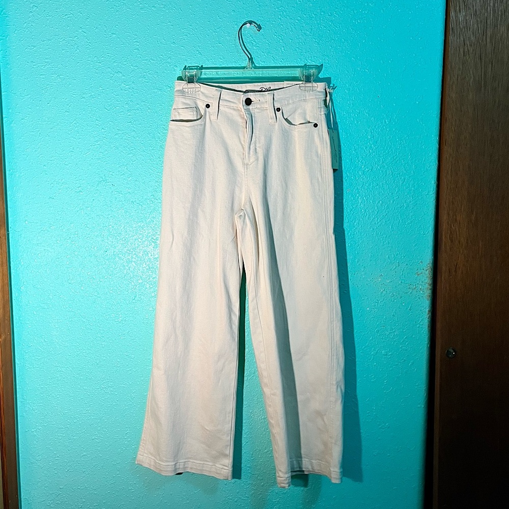 Women’s Universal Thread Vintage Wide Leg Style High Waisted Jeans